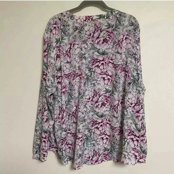 Torrid Georgette Blouse Top Pink Ditsy floral Pattern Whimsical 3X - Picture 10 of 10